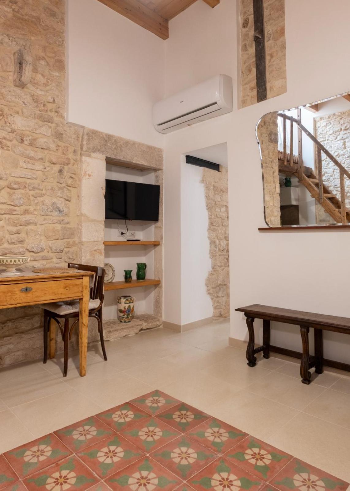 Palazzo Rizzi Dimora Dei Templari Hotel Bitetto Exterior foto